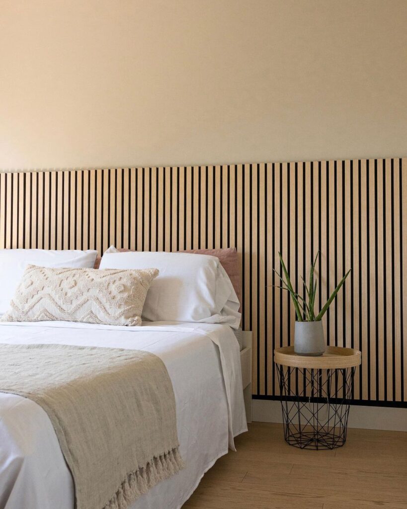 oak_wood_slat_wall_panels_behind_bed_in_japandi_bedroom | Dannka Home
